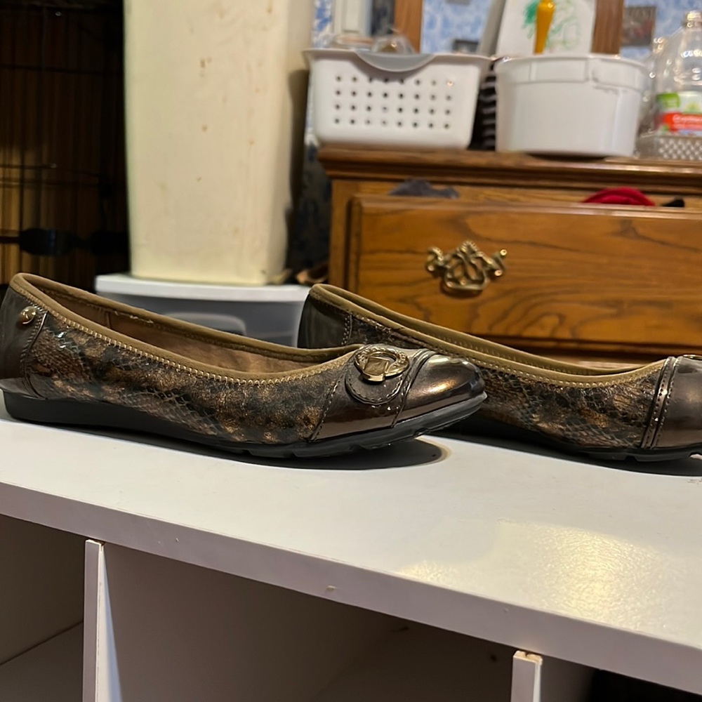 Woman’s flats